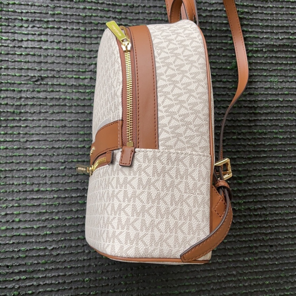MICHAEL KORS Kenly Medium Backpack Signature Vanilla Bag - Picture 4 of 16